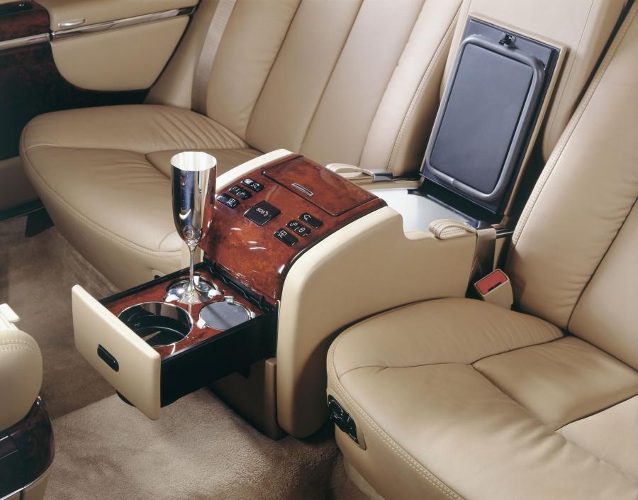 Интерьер Maybach 62 (V240) 2002 года  (фото 66 из 248)